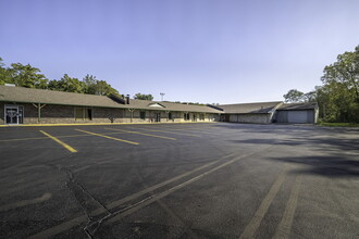 1220 Richards St, Joliet, IL for rent Building Photo- Image 1 of 34