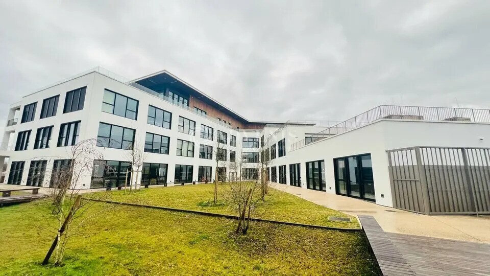 Office in Pessac to rent Building Photo- Image 1 of 13