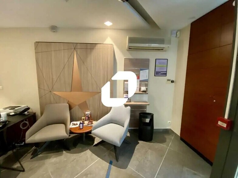 Retail in Bordeaux for sale - Interior Photo - Image 1 of 14