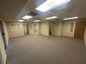 9860 SW Hall Blvd, Tigard, OR to rent Building Photo- Image 2 of 3