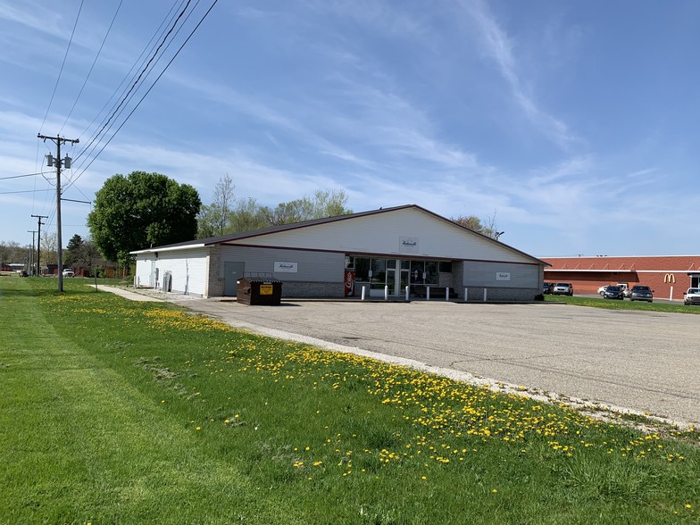 833 W Chicago Rd, White Pigeon, MI for sale - Building Photo - Image 1 of 1