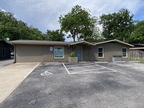 2102 W Ben White Blvd, Austin, TX for rent Primary Photo- Image 1 of 17