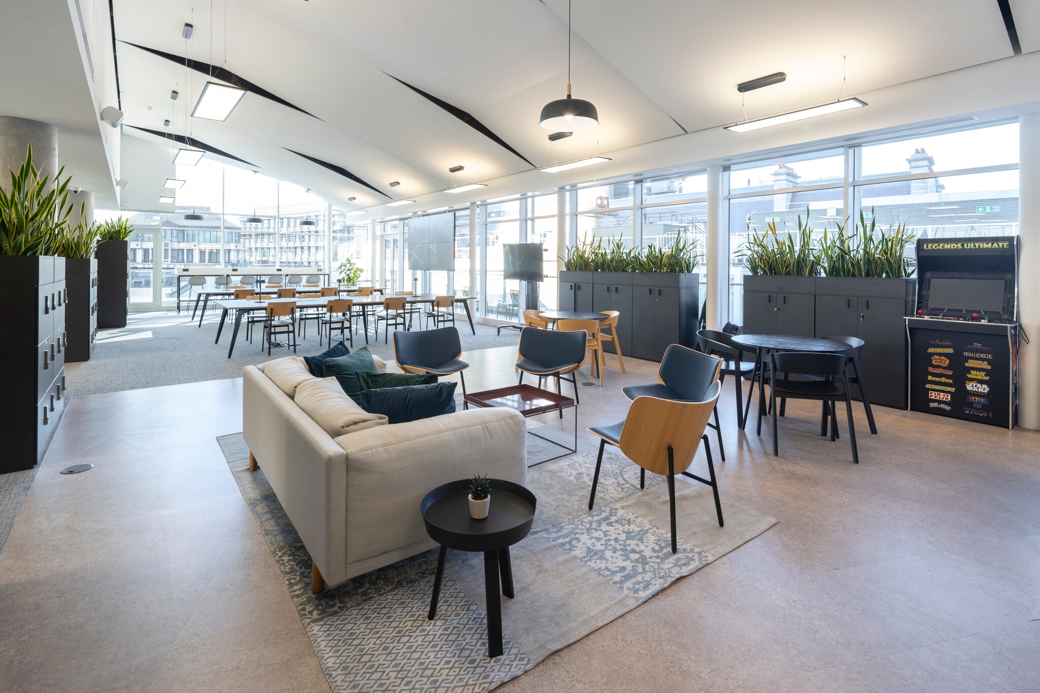 7 Bishopsgate, London to rent Interior Photo- Image 1 of 21