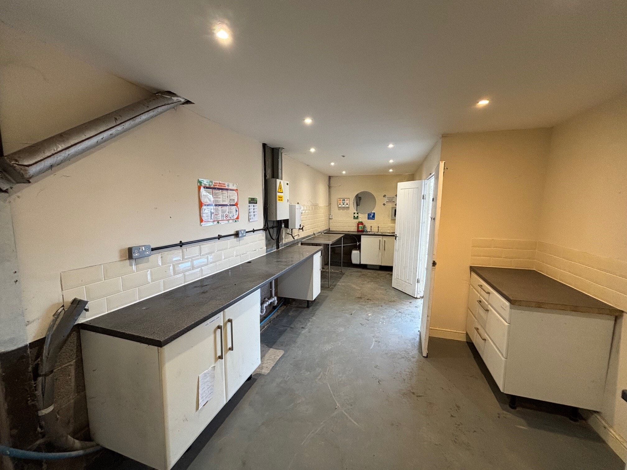 Welland Rd, Worcester to rent Interior Photo- Image 1 of 5