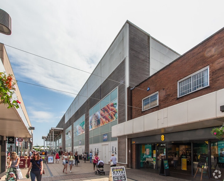 North Walk, Yate to rent - Building Photo - Image 2 of 10