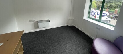 Netham Rd, Bristol to rent Interior Photo- Image 1 of 3