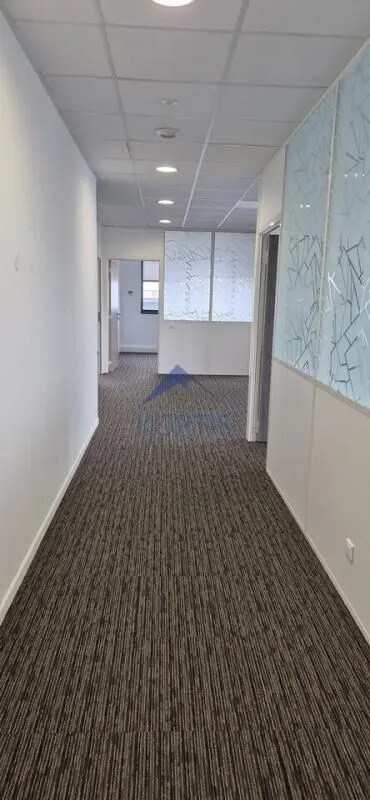 Office in Meyzieu to rent Interior Photo- Image 1 of 8