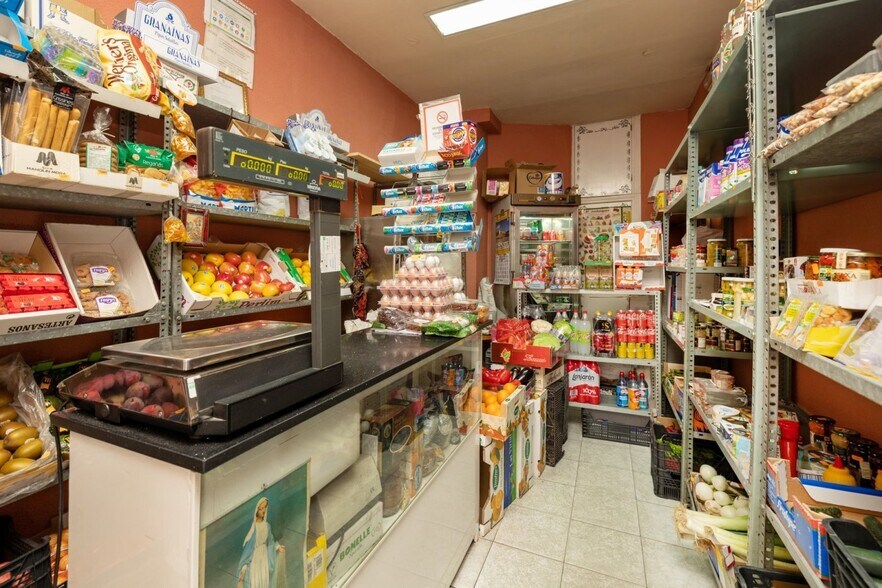 Retail in Granada, Granada for sale - Interior Photo - Image 1 of 19