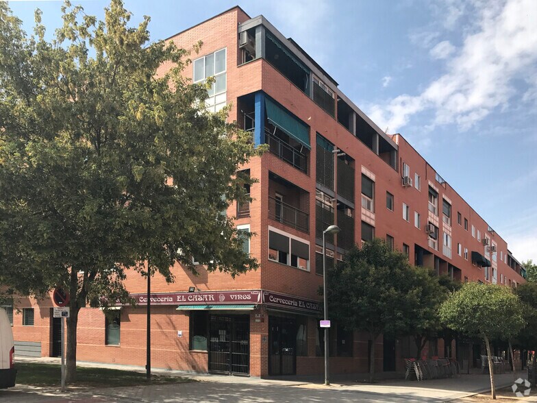 Retail in Getafe, Madrid to rent - Primary Photo - Image 1 of 2