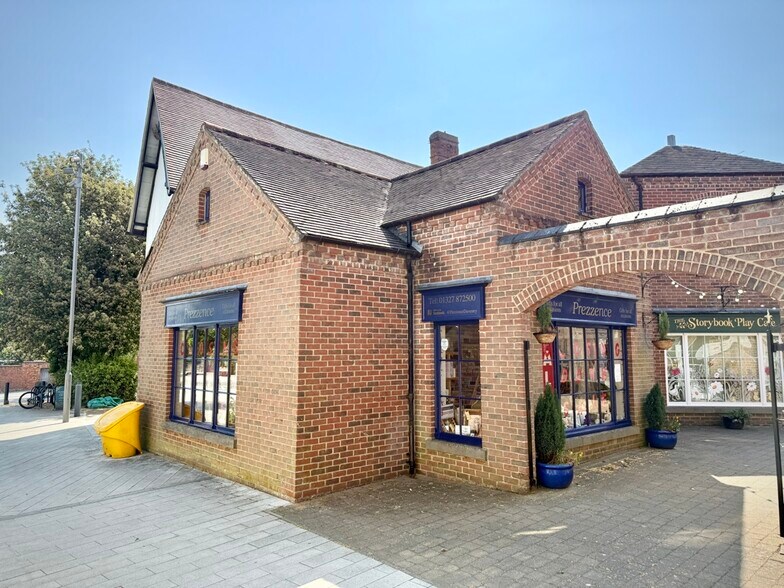 1 Bishops Ct, Daventry to rent - Building Photo - Image 3 of 3