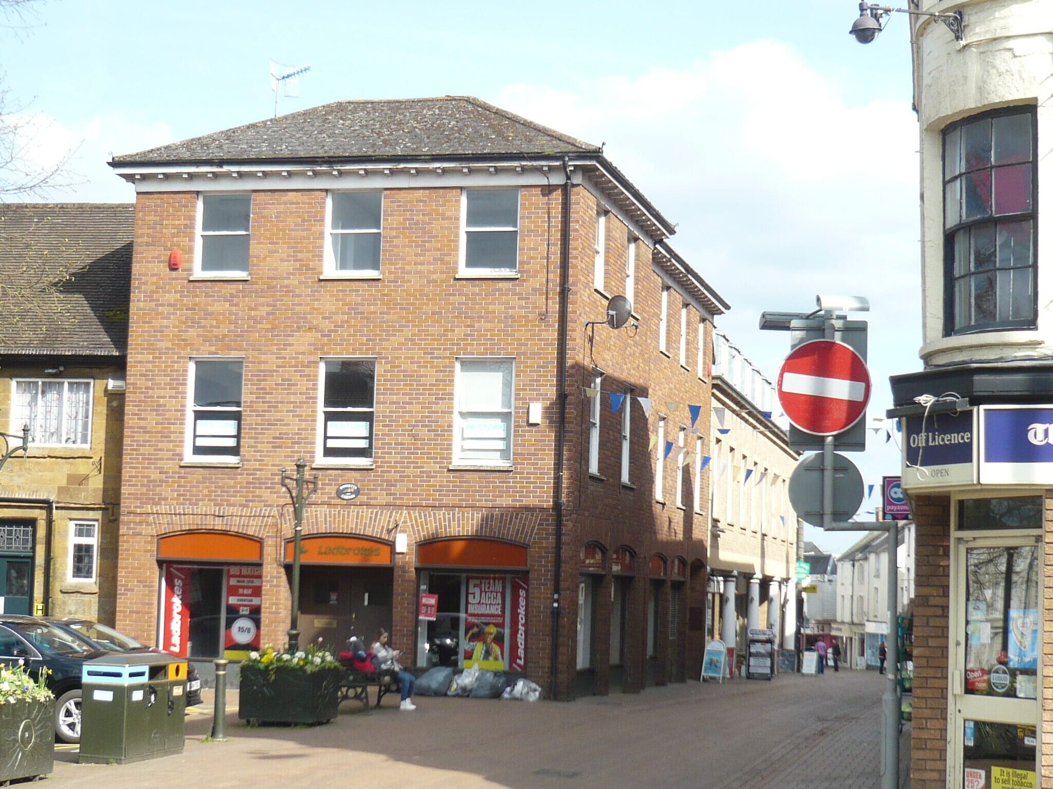 33-34 Parsons St, Banbury to rent Building Photo- Image 1 of 11