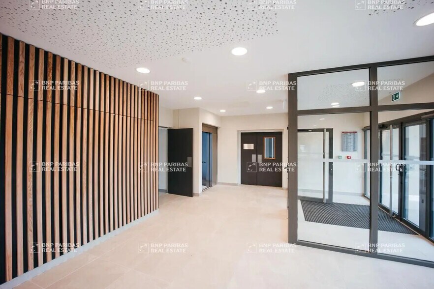 Office in Aix-en-Provence to rent - Building Photo - Image 3 of 35