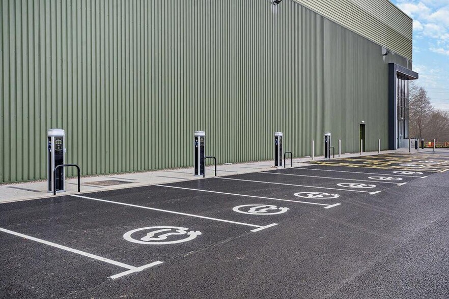 Meaford Rd, Stone to rent - Building Photo - Image 3 of 16