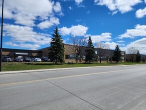 127-155 Montée de Liesse, Montréal, QC to rent Building Photo- Image 1 of 7