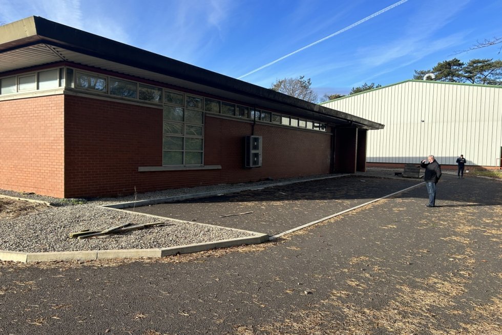 9-10 Woodlands Business Park, Ystradgynlais for sale Primary Photo- Image 1 of 1