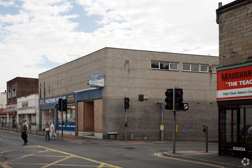 105-109 Market St, Heckmondwike to rent - Building Photo - Image 2 of 3