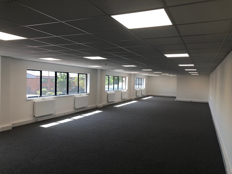 Old Parkbury Ln, St Albans to rent - Building Photo - Image 3 of 14