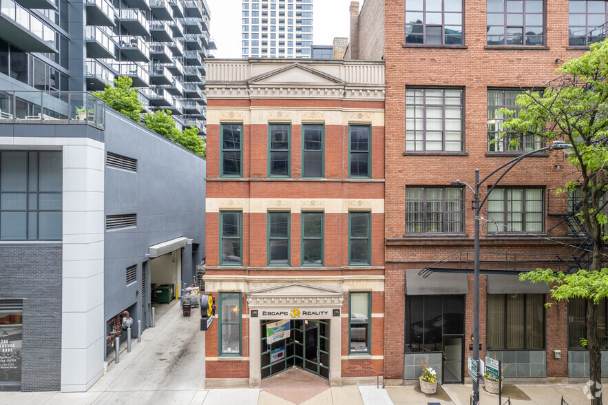 158 W Erie St, Chicago, IL for rent - Building Photo - Image 1 of 30