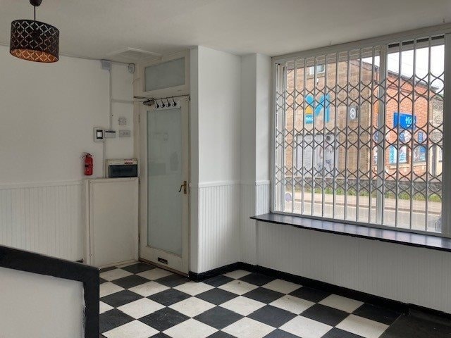 2A Buxton Rd, Bakewell to rent Interior Photo- Image 1 of 4