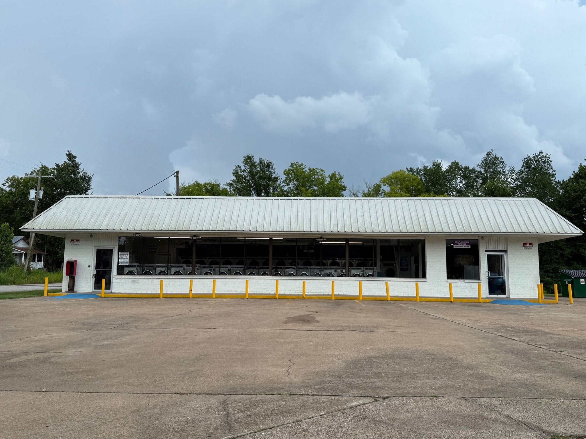 Texas Laundry Basket LLC portfolio of 3 properties for sale on LoopNet.co.uk Building Photo- Image 1 of 34