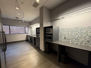 199 Scott Swamp Rd, Farmington, CT to rent Building Photo- Image 2 of 9