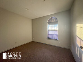 131 Degan Ave, Lewisville, TX for rent Building Photo- Image 2 of 3