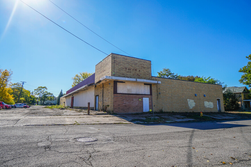 1035 Cleveland Ave, Niagara Falls, NY for rent - Building Photo - Image 1 of 8