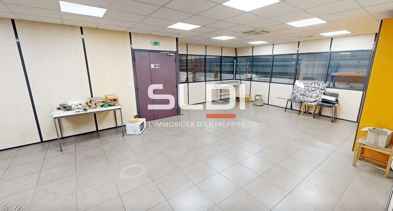 Light Industrial in Vénissieux to rent - Interior Photo - Image 3 of 7