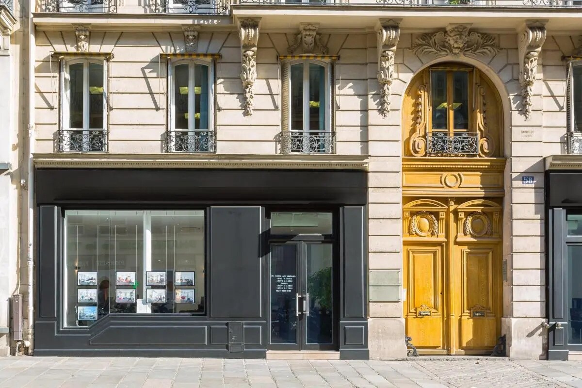 Retail in Paris for sale Building Photo- Image 1 of 7