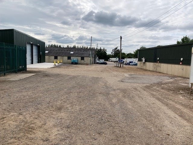 Pump Ln, Reading to rent - Building Photo - Image 2 of 3