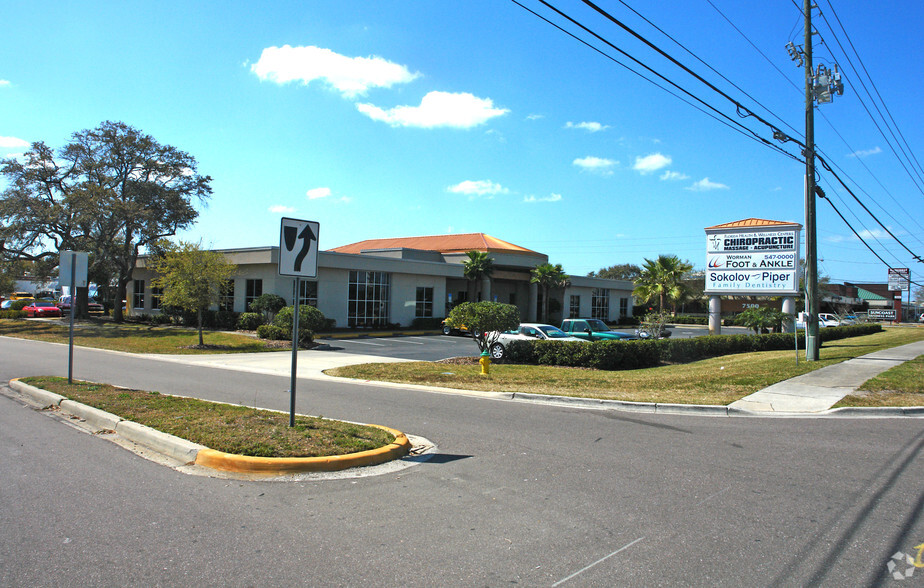 7500 Bryan Dairy Rd, Largo, FL for rent - Primary Photo - Image 1 of 3