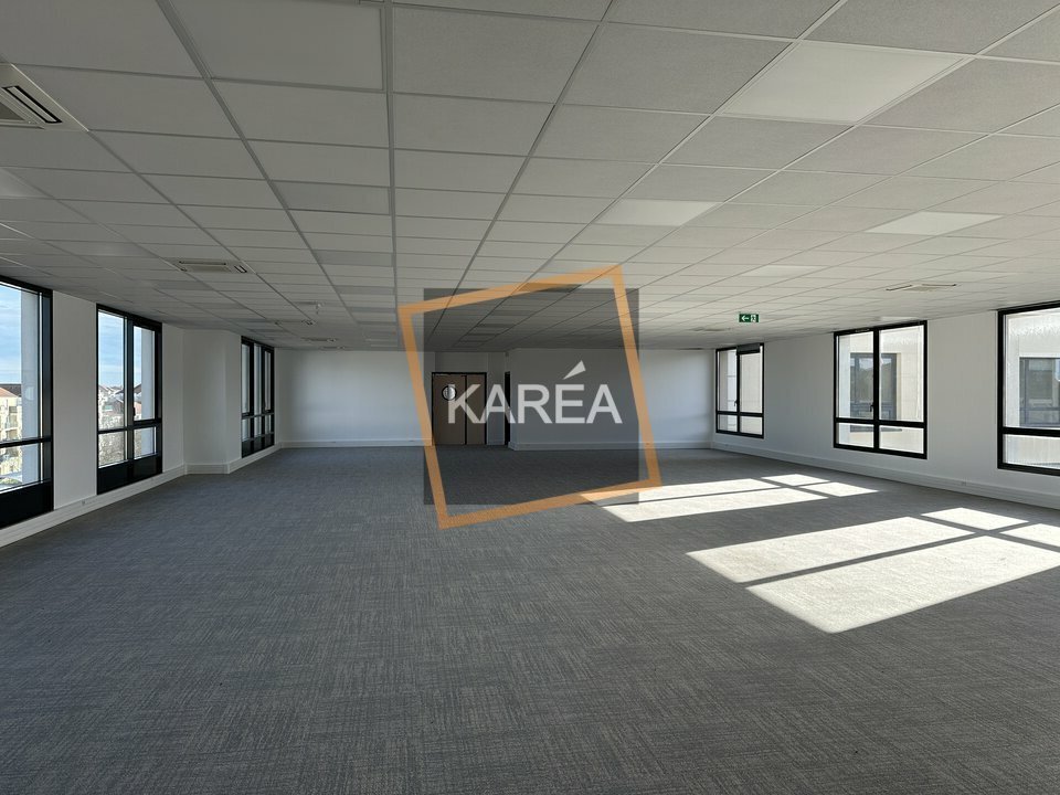 Office in Bussy-Saint-Georges to rent Interior Photo- Image 1 of 6
