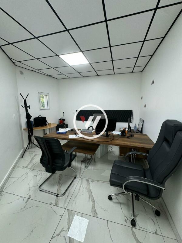 Industrial in Bondy to rent Building Photo- Image 1 of 6