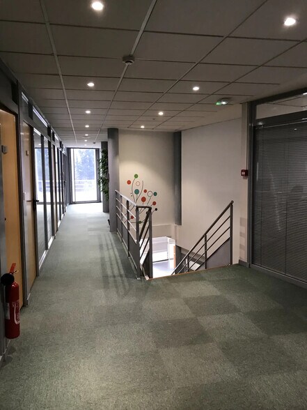 Light Industrial in Cavaillon for sale - Interior Photo - Image 2 of 3