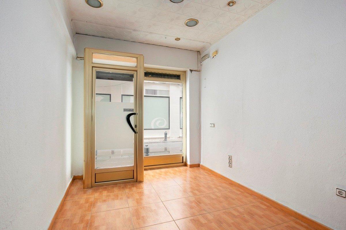 Retail in Granada to rent Interior Photo- Image 1 of 12