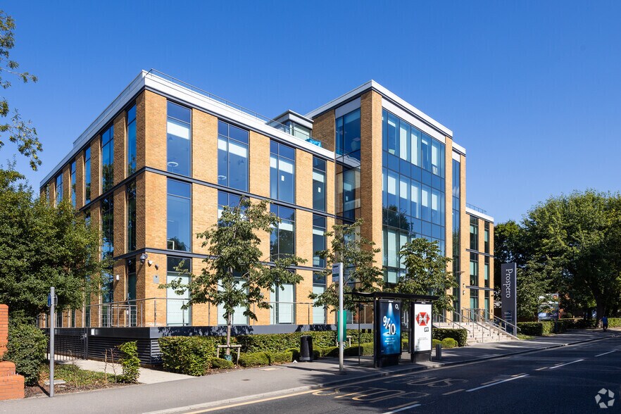 73 London Rd, Redhill to rent - Primary Photo - Image 1 of 4