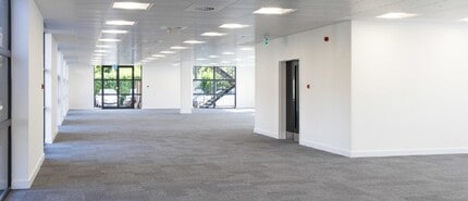 Wycombe Ln, Wooburn Green to rent Interior Photo- Image 1 of 2