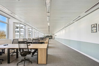 5-17 Hammersmith Grove, London to rent Interior Photo- Image 2 of 2