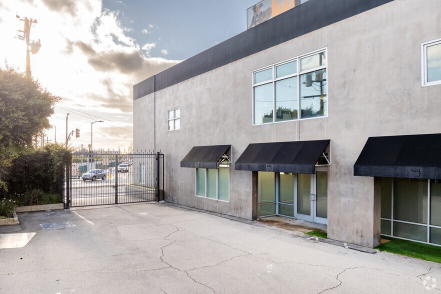 2250 S Barrington Ave, Los Angeles, CA for rent - Building Photo - Image 2 of 6