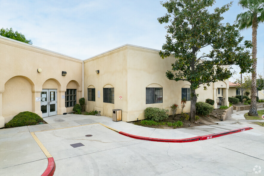 165 N Myrtle Ave, Tustin, CA for rent - Building Photo - Image 3 of 11