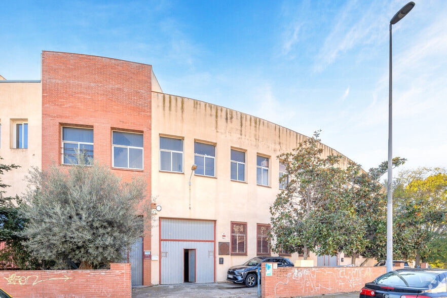 Industrial in Mataró, Barcelona to rent - Building Photo - Image 2 of 3