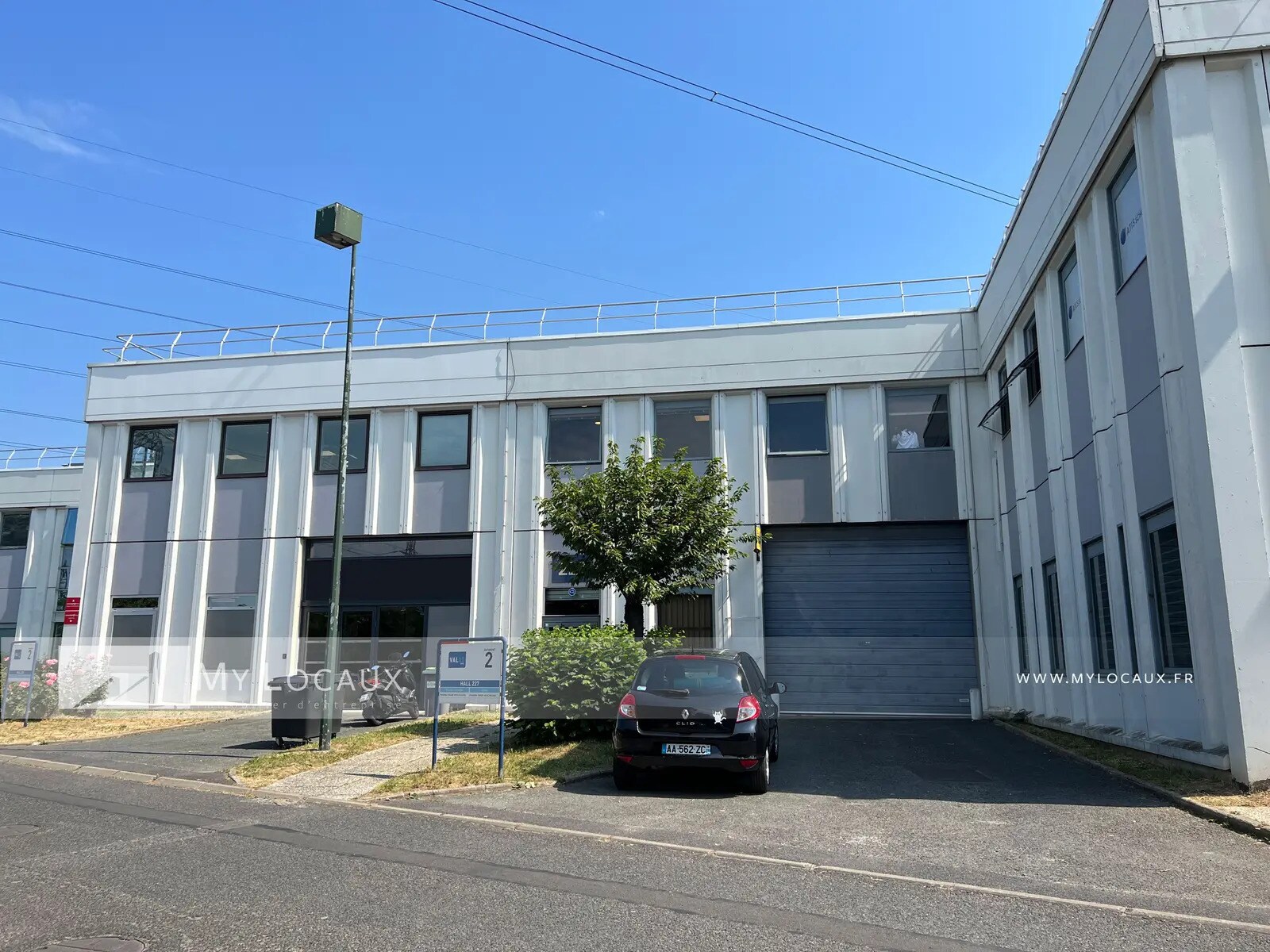Light Industrial in Osny to rent Building Photo- Image 1 of 9