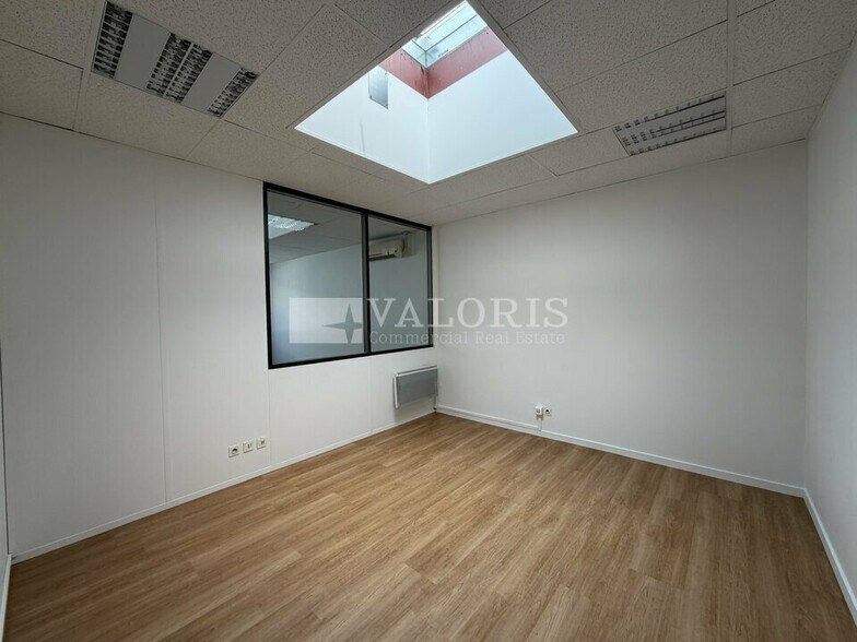 Office in Villeurbanne to rent - Interior Photo - Image 3 of 13