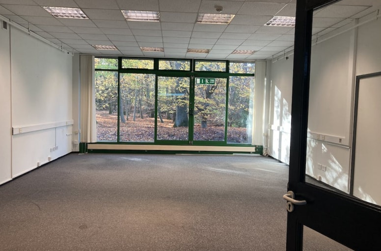 Buckhurst Rd, Ascot to rent Interior Photo- Image 1 of 2