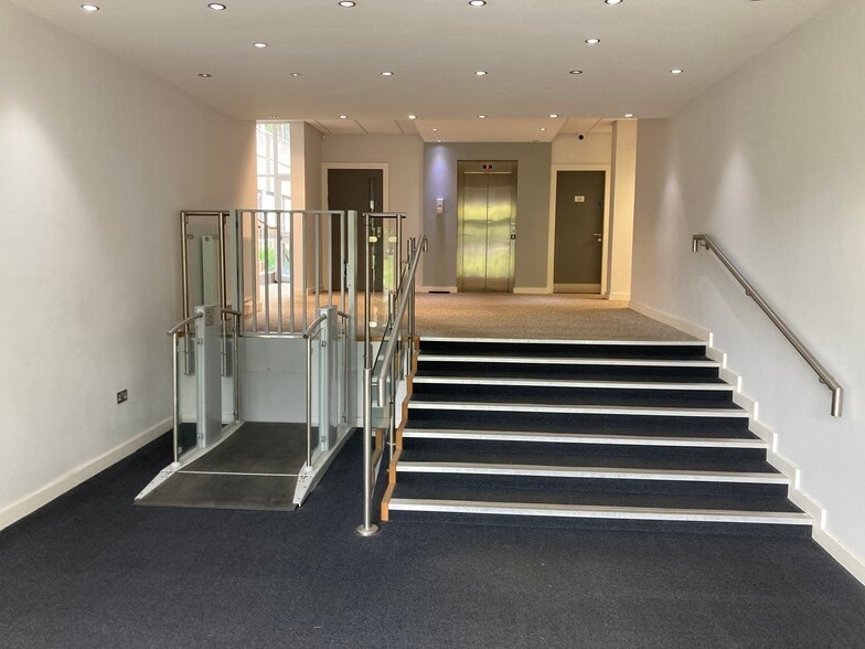 Kilwinning Rd, Irvine to rent - Building Photo - Image 2 of 8