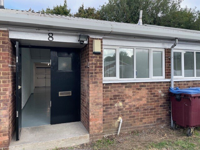 8 Brownfields Ct, Welwyn Garden City to rent Building Photo- Image 1 of 6