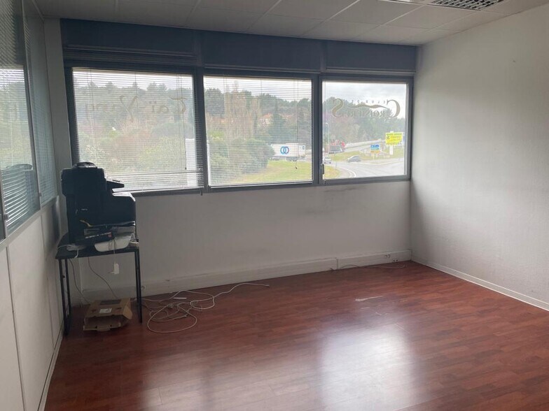 Office in Aubagne to rent - Interior Photo - Image 3 of 5