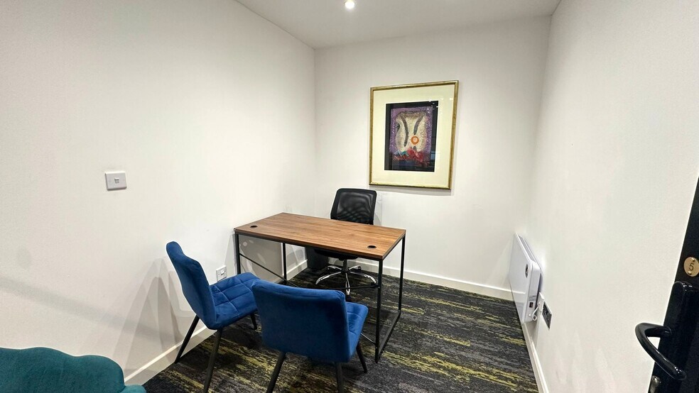 116 High St, Epping to rent - Interior Photo - Image 3 of 10