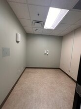 55-75 S Valle Verde Dr, Henderson, NV to rent Building Photo- Image 1 of 3