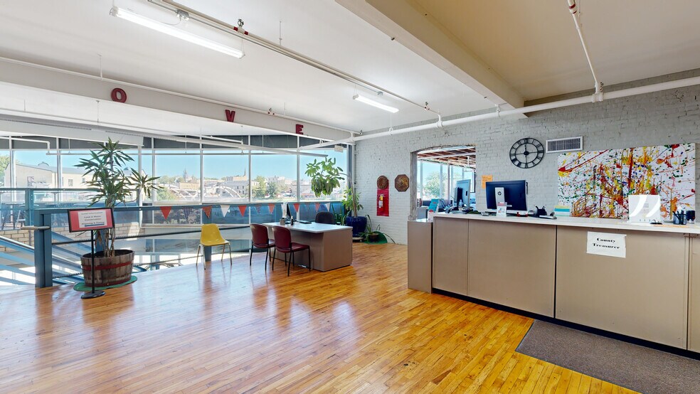 218-326 Wisconsin Dr, Jefferson, WI to rent - Matterport 3D Scan - Image 3 of 23